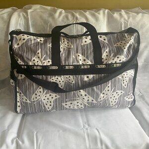 LeSportSac  extra large duffle bag White, black and gray in color